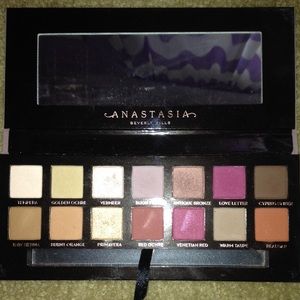 Brand new ABH Modern Renaissance palette